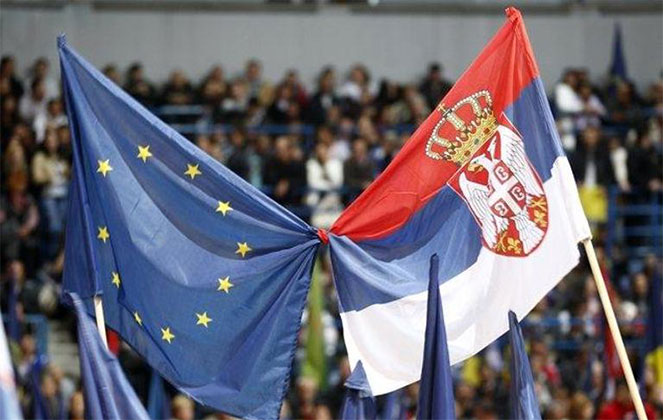 Флаг Евросоюза и Сербии